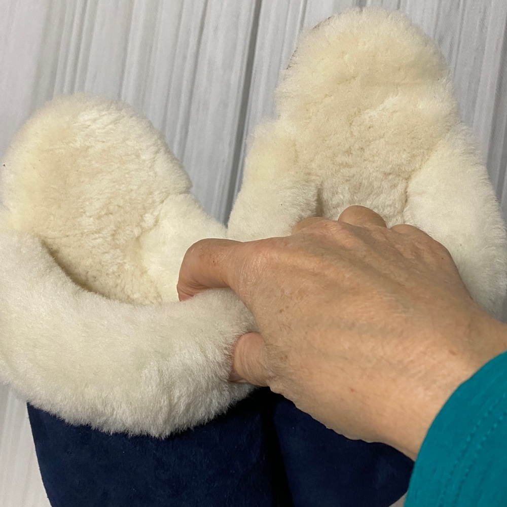 NWOT!! Cozy Women's Blue and White Wool/Suede Slippers Made in Canada 🇨🇦 - Picture 9 of 12